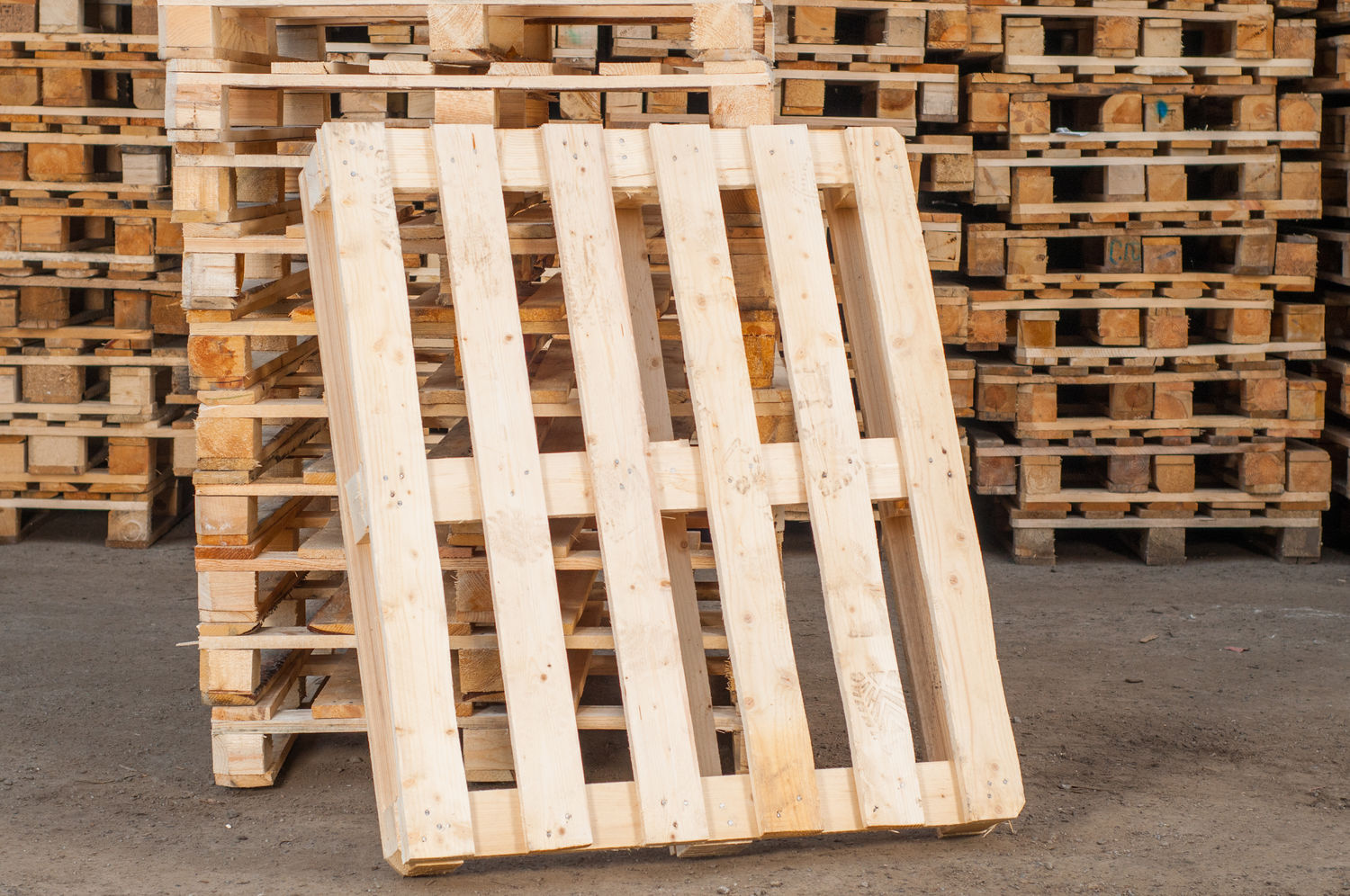 Деревянные поддоны: Особенности и преимущества