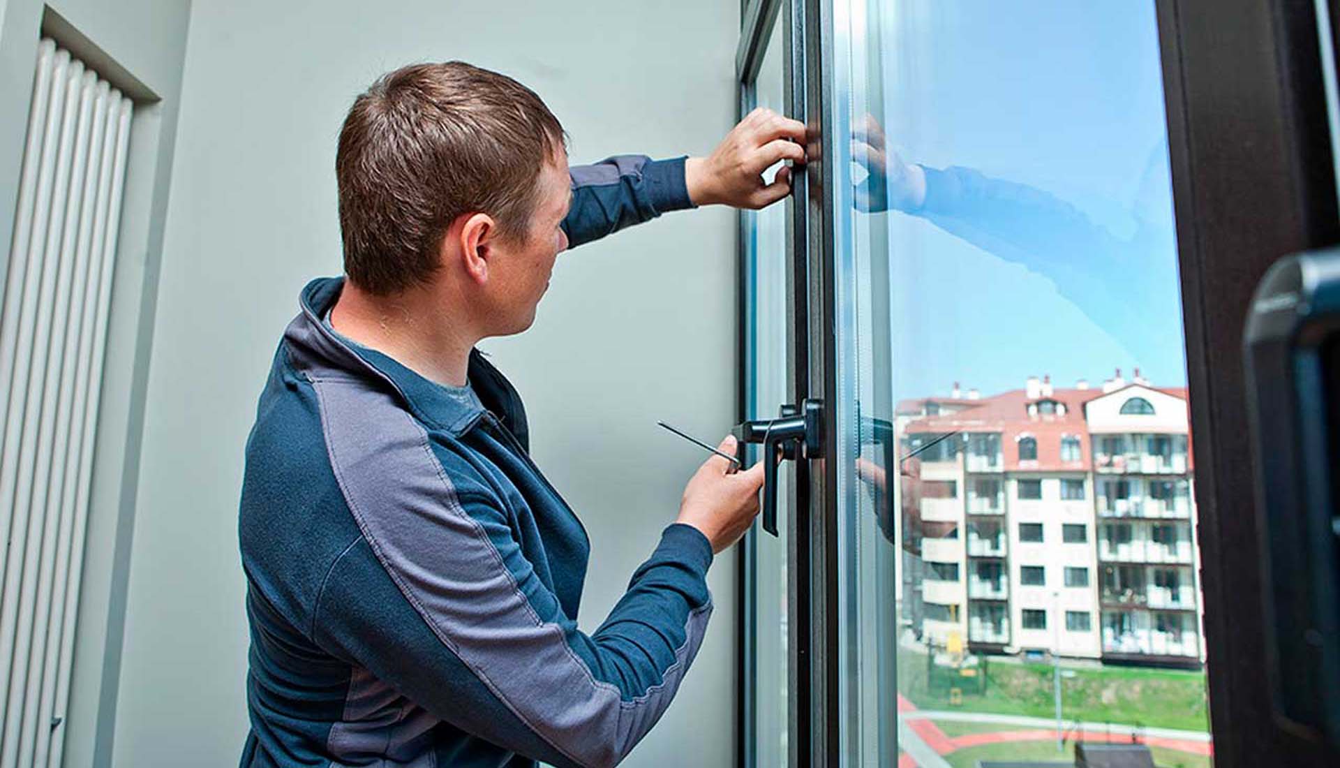 Установка и регулировка стеклопакетов: Как обеспечить уют и энергосбережение в вашем доме