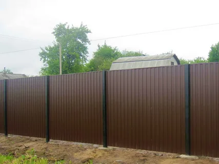 Забор из профлиста под ключ: Все, что нужно знать