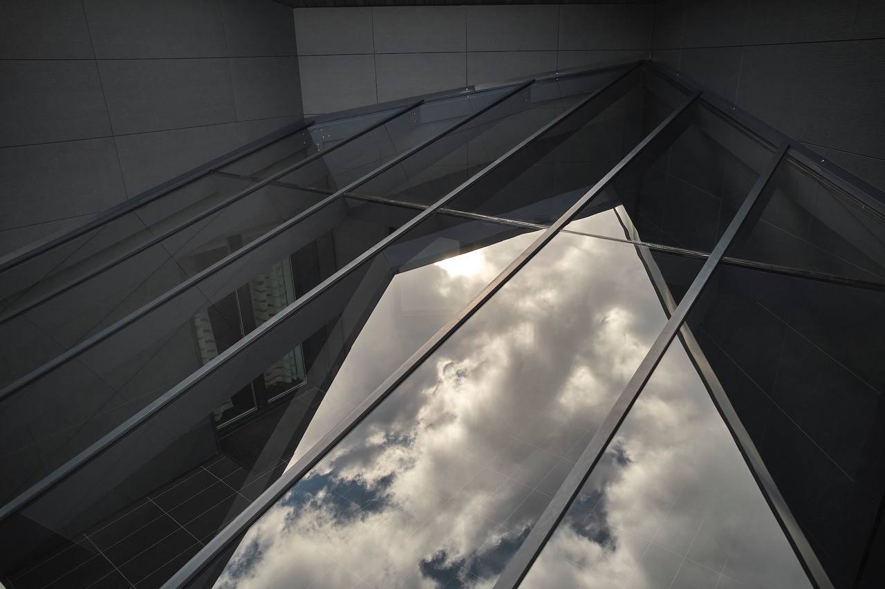 Стеклянные конструкции на заказ: стиль, свет и пространство под ваши желания