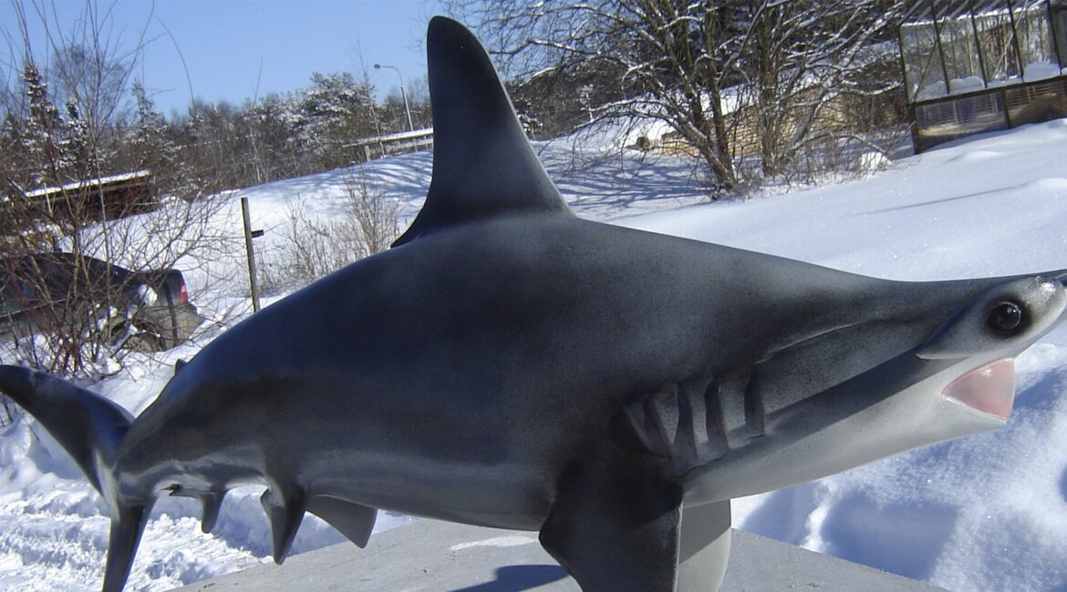 Фигуры из стеклопластика: особенности, применение и преимущества